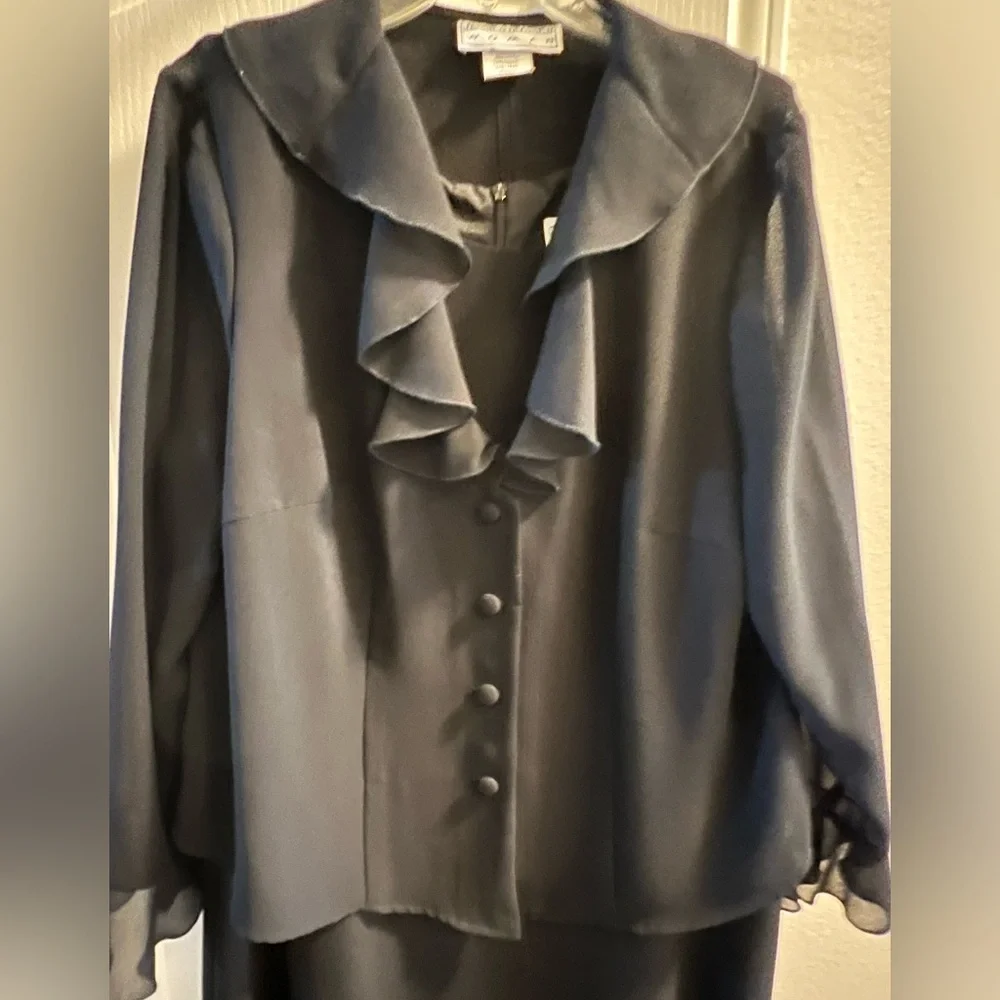 Black two piece dress. Sheer jacket size 16 w - Picture 2 of 11